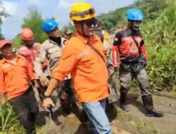 SAR, Polres Bogor, TNI Giat Pencairan Korban Hanyut Bencana Alam Puncak