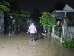 Bhabinkamtibmas Wilkum Polsek Citeureup Giat Cooling Sistem Monitoring Tinjau Banjir Akibat Hujan Lebat
