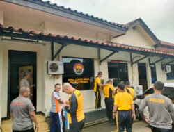Polsek Citeureup Bersih Bersih Momentum Bulan Ramadhan