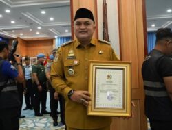 Bupati Bogor Rudy Susmanto Terima Penghargaan Brevet Kehormatan Paspampres “Setia Waspada”