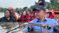 Bupati Bogor Rudy Susmanto Ikut Turun Tangkap 220 Kilogram Ikan Sapu-Sapu